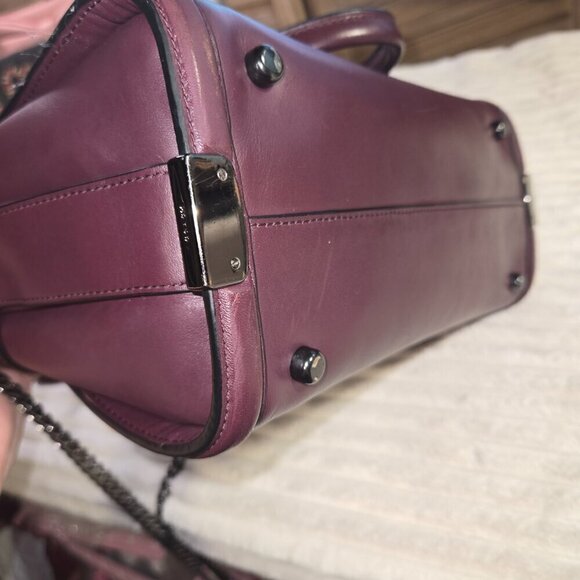 Coach Swagger - Picture 6 of 7